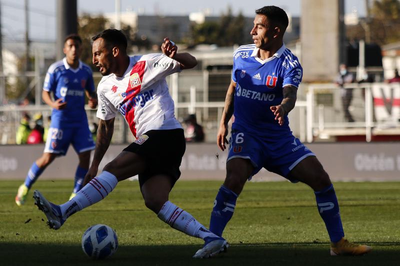 Yonathan Andía disputando un partido de Universidad de Chile - Créditos: Agencia Uno