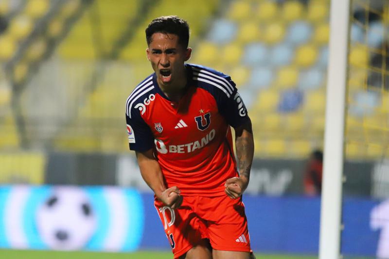 Lucas Assadi es el jugador más valioso del fútbol chileno. Crédito: Agencia Uno.