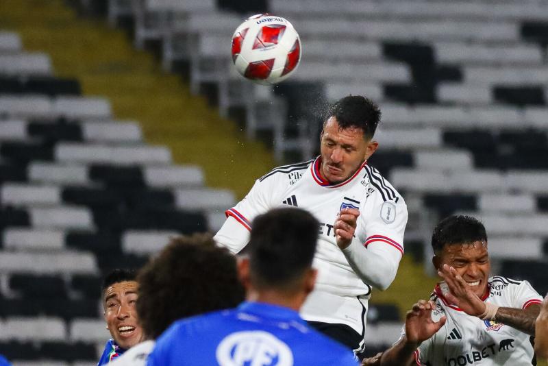 Ramiro González será baja en Colo Colo para el Superclásico ante la U. Crédito: Agencia Uno.
