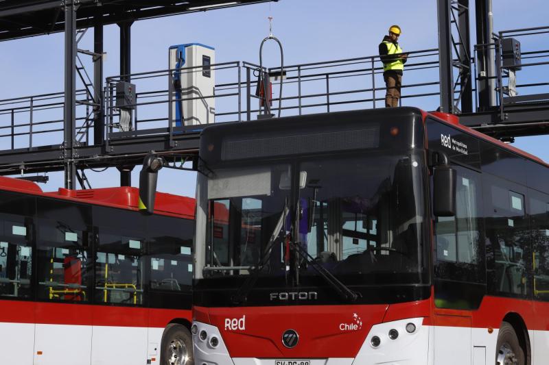 Agencia Uno - El accidente fue provocado por un bus del sistema Red en Las Condes.