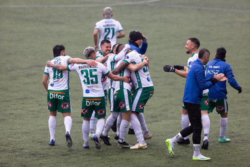 Deportes Puerto Montt derrotó a Deportes Recoleta y respira en la Primera B. Crédito: Agencia Uno.