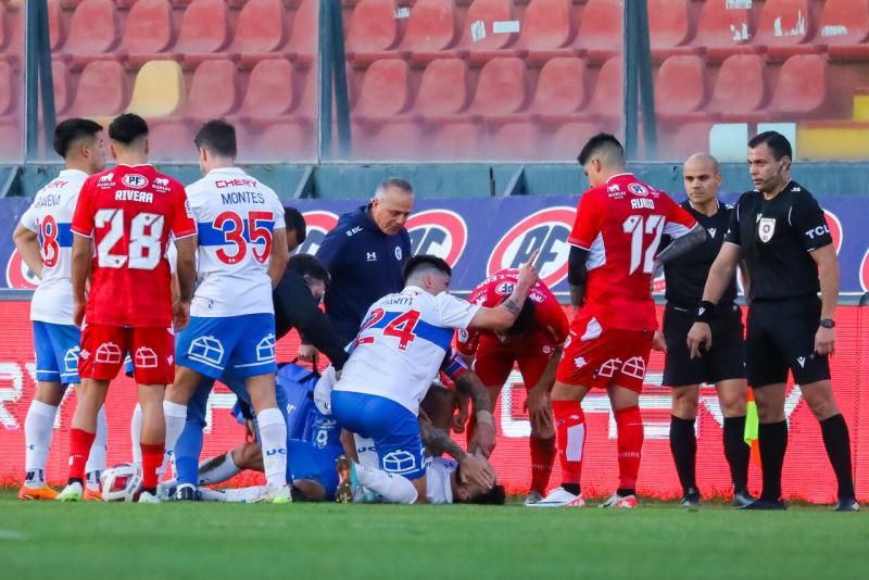 Eugenio Mena al momento de la lesión - Agencia Uno