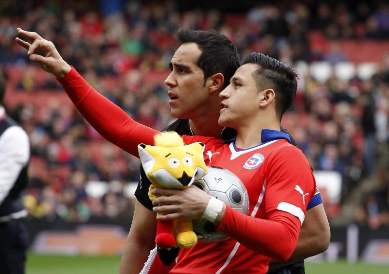 Agencia Uno - Claudio Bravo y Alexis Sánchez en La Roja