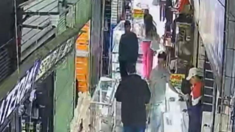 T13 - Joven simuló compra para recuperar celular robado en Persa Biobío