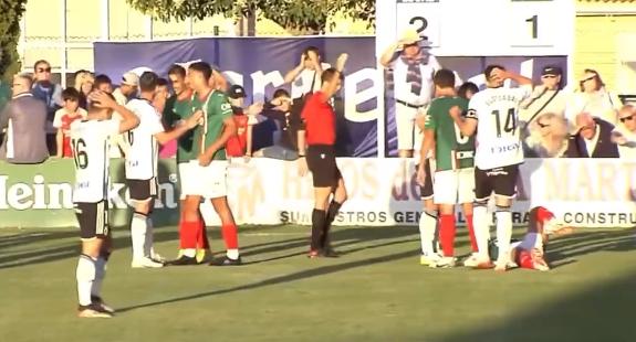 Giuliano Simeone sufrió impactante lesión en un partido amistoso.