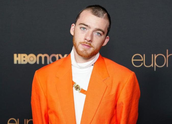 Angus Cloud grabó película con Pedro Pascal antes de fallecer.