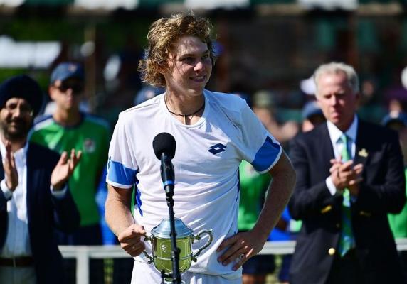 Alex Michelsen, el tenista de 19 años que enfrentará a Nicolás Jarry en la segunda ronda del US Open.
