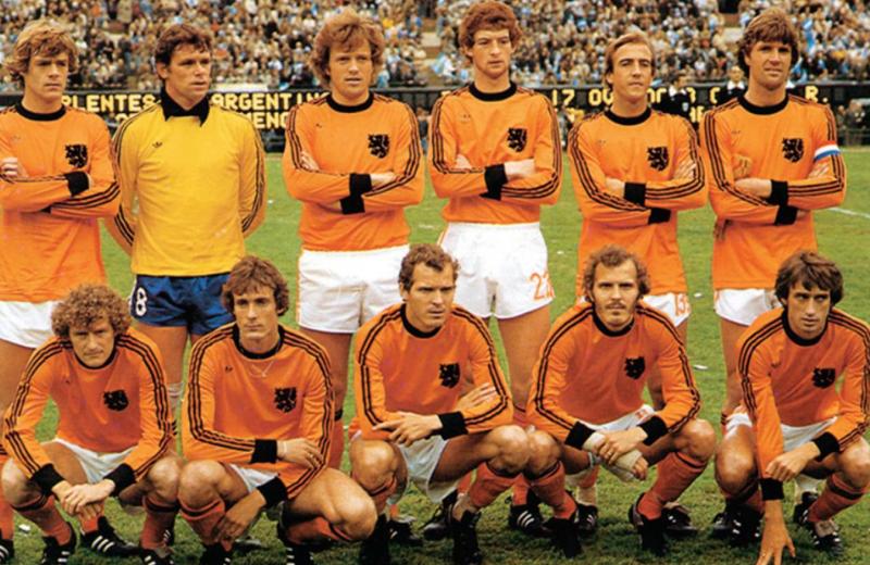 Jan Jongbloed con la Selección de los Países Bajos previo a la final del Mundial de Argentina 1978. Crédito: Captura.