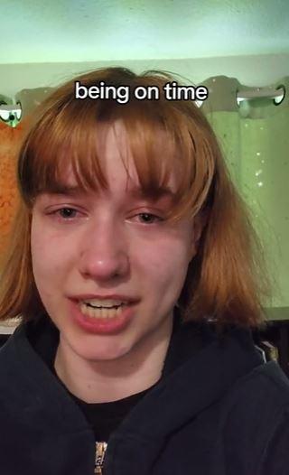 Captura TikTok - Joven dice que llega tarde al trabajo por padecer "ceguera del tiempo"