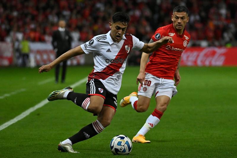 Pablo Solari y Charles Aránguiz fueron protagonistas en los octavos de final de Copa Libertadores. / Foto: @riverplate