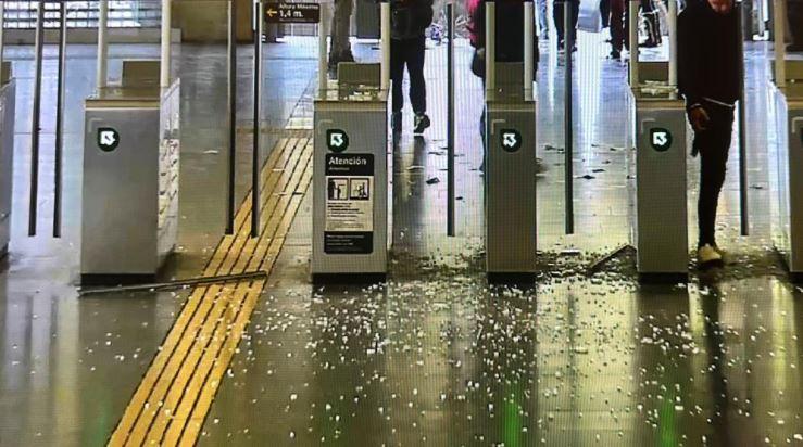 Twitter - Destrozos en Metro de Santiago