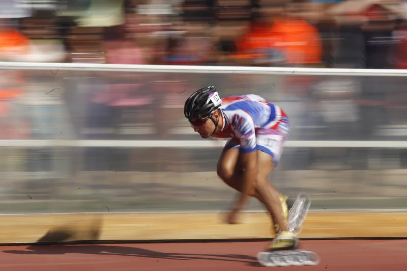 Emanuelle Silva se colgó el oro en el Mundial de patín carrera de Italia - Crédito: Agencia UNO
