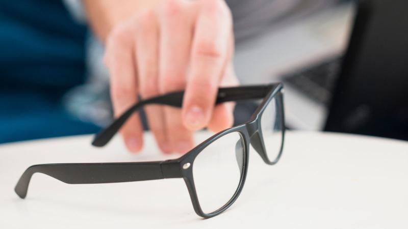 Freepik (Referencial) - Estudio asegura que los lentes con filtro azul no ayudan a proteger los ojos
