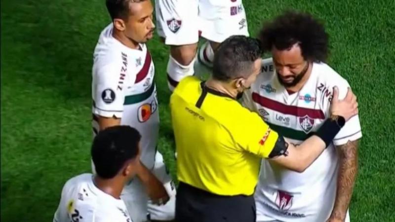Marcelo fue expulsado en la ida de los octavos de final de la Copa Libertadores. Crédito: Captura.