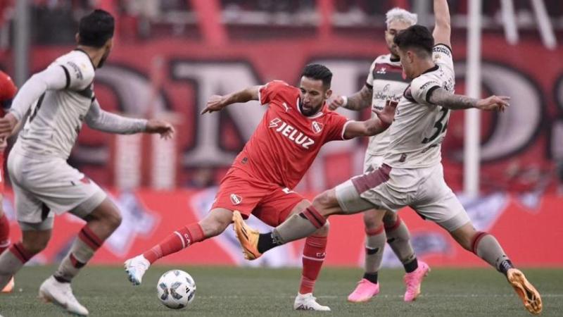 Mauricio Isla tiene nuevo entrenador en Independiente de Avellaneda. Imagen: Instagram.