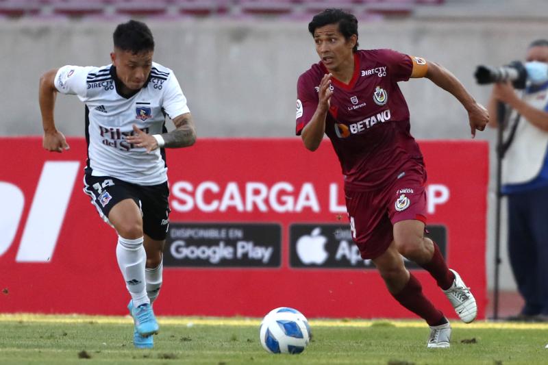 Matiás Fernández enfrentándose a Colo Colo por Deportes La Serena - Créditos: Photosports