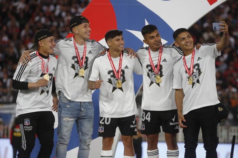 Atrás quedó el paso de Joan Cruz por Colo Colo - Créditos: Photosports