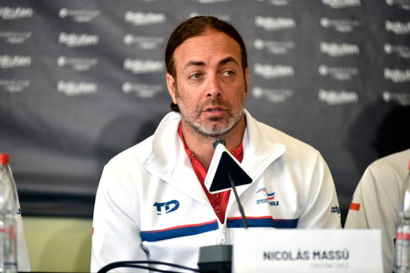 Nicolás Massú afina detalles previo a la participación de Chile en la Copa Davis. Crédito: Photosport.
