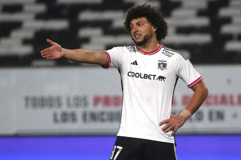 Maximiliano Falcón se puso a discutir con Horacio Rivas. Imagen: Photosport.