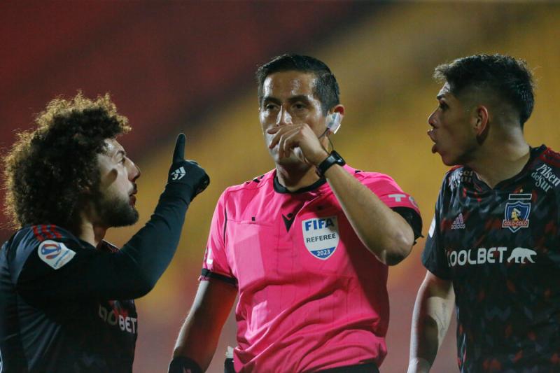 Francisco Gilabert se robó las miradas en el Clásico entre la UC y Colo Colo. Crédito: Photosport.