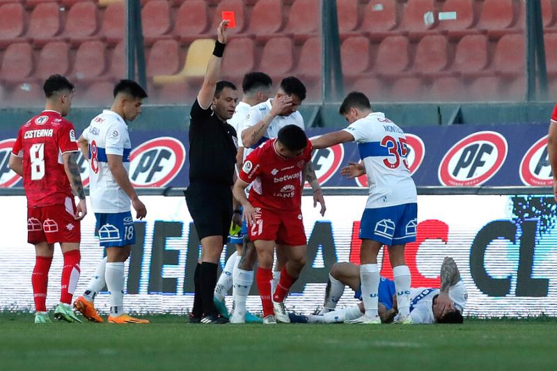 Raimundo Rebolledo fue expulsado por esta jugada. Imagen: Photosport.