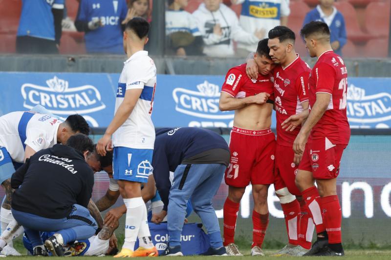 Claudio Borghi se hizo viral al considerar que no era expulsión la lamentable lesión de Eugenio Mena - Créditos: Photosport