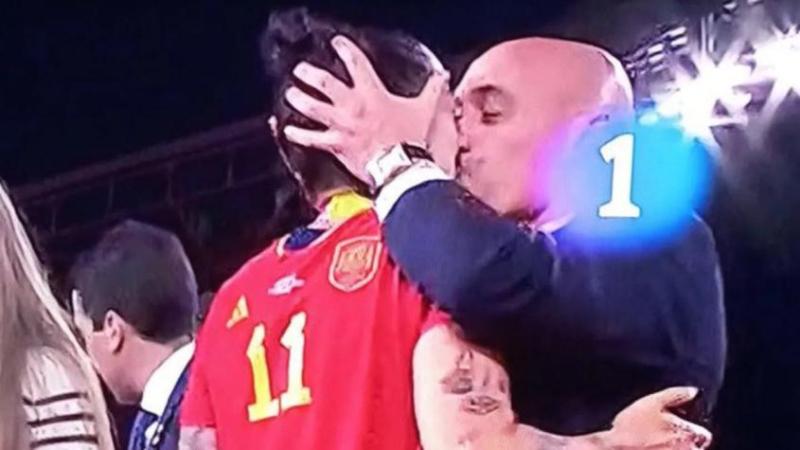 Luis Rubiales fue suspendido tras su polémico beso a Jenni Hermoso - Crédito: TVE