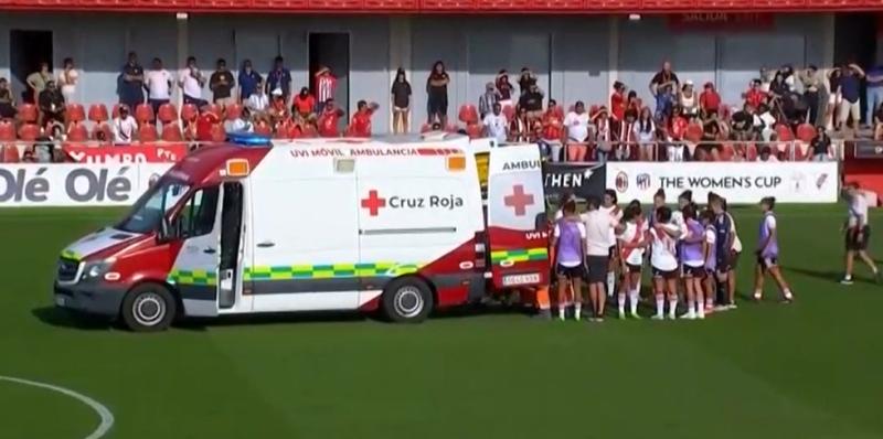 Milagros Otazú, defensora de River Plate, fue retirada en ambulancia tras convulsionar en pleno campo de juego - Crédito: TyC Sports