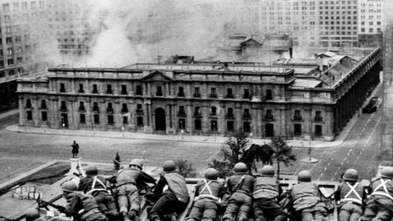 AFP - Bombardeo a La Moneda el 11 de septiembre de 1973