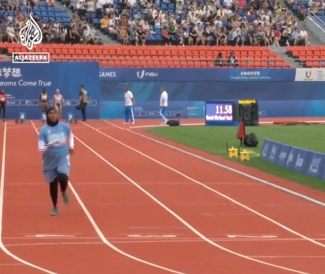 La atleta somalí llegó en último lugar con una difernecia sobre los 10 segundos - Captura.