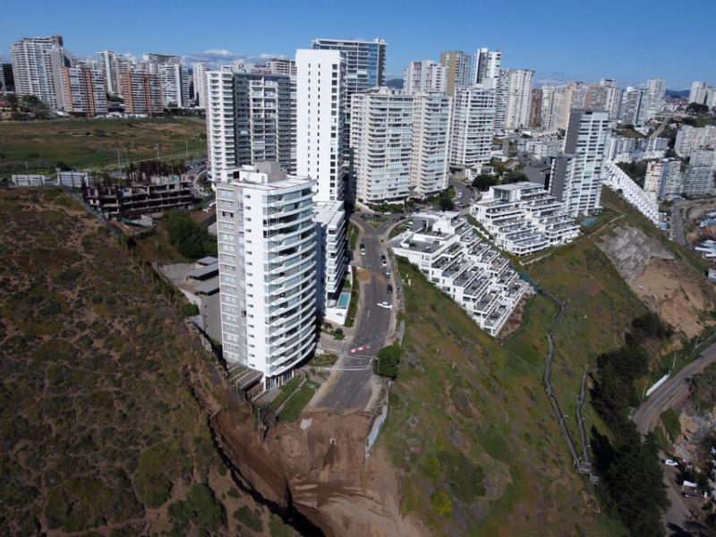 Agencia Uno - Socavón en dunas de Concón