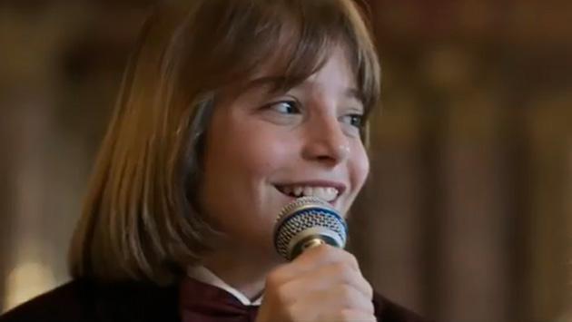 Así lucía Izan Llunas cuando hizo de Luis Miguel - Créditos: Netflix