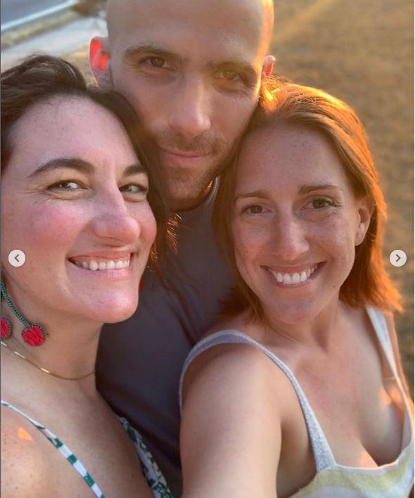 Poliamor: Dos parejas se divorcian y crean un matrimonio de cuatro