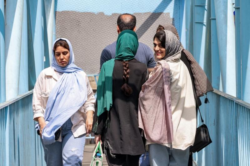 AFP - Irán endurece las sanciones contra las mujeres que se niegan a usar velo