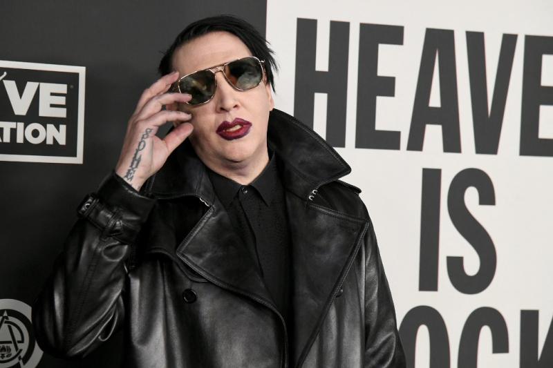 AFP - Condenan a Marilyn Manson por escupir y sonarse en una fotógrafa en pleno concierto