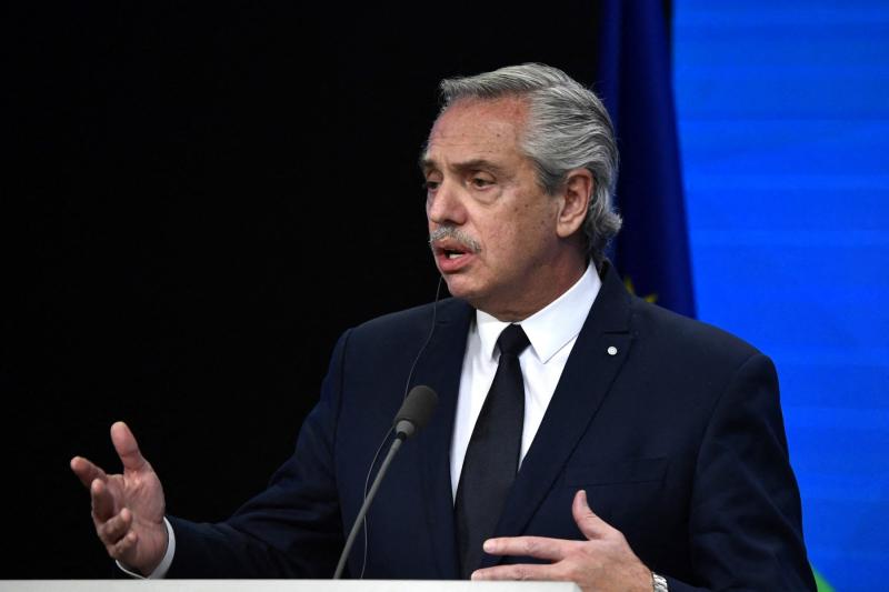 AFP - Presidente de Argentina Alberto Fernández retira condecoraciones a Augusto Pinochet