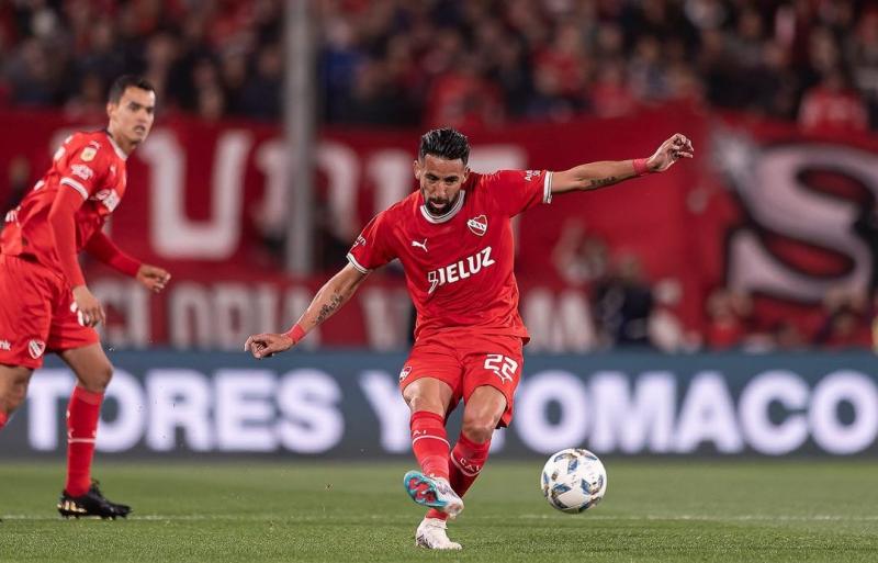 Mauricio Isla podría ser titular en el clásico de Avellaneda. Imagen: Instagram.