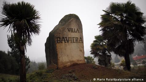 En la secta alemana Colonia Dignidad se cometieron diversos crímenes, como abuso sexual de menores y trabajo esclavo. El asentamiento fue un estrecho colaborador de la dictadura chilena y un enlace para el ingreso de armas al país.