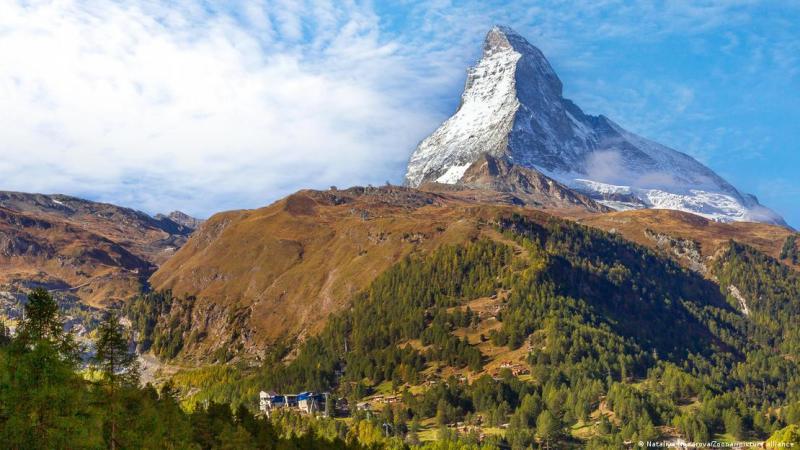 Deutsche Welle - Un pico piramidal llamado Matterhorn en los Alpes.