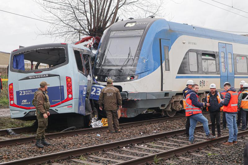 Agencia Uno - Choque de BioTren con bus en San Pedro de la Paz