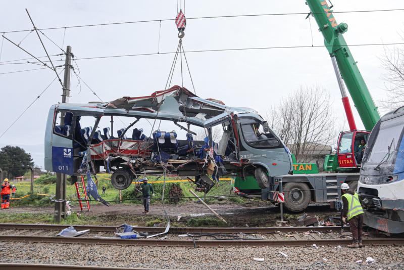 Agencia Uno - Choque de BioTren con bus en San Pedro de la Paz