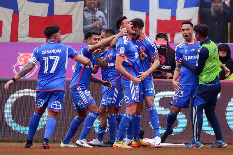 El vocalista de "Ke Personajes" alentó a la U tras el Superclásico - Crédito: Agencia UNO