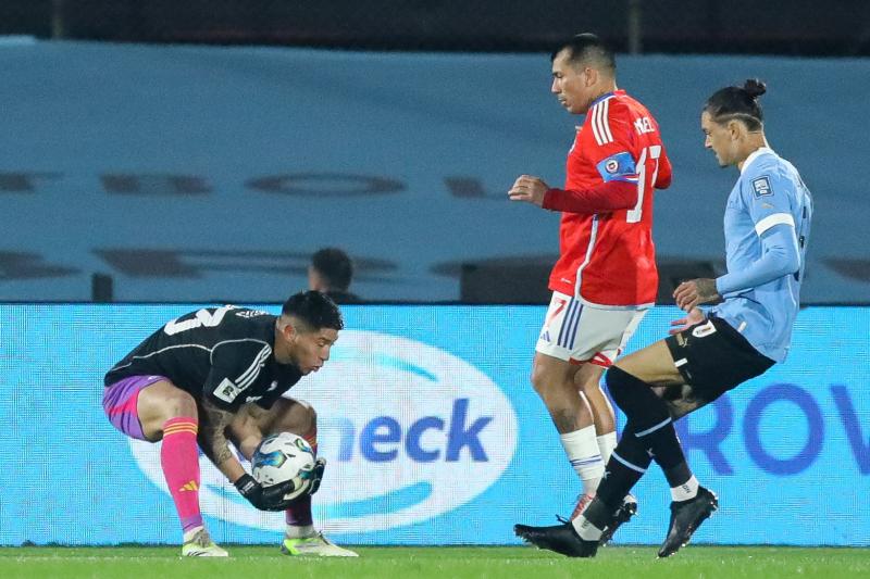 Brayan Cortés fue uno de los puntos altos de la derrota de la Roja ante Uruguay. (Agencia Uno)