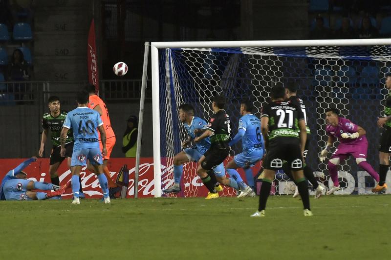 Yerko Urra anotó un agónico gol de cabeza en el empate 1-1 de Deportes Temuco ante Deportes Iquique - Crédito: Agencia UNO