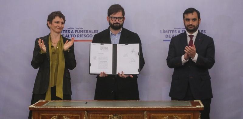 Agencia Uno - Autoridades presenta proyecto que limita narcofunerales