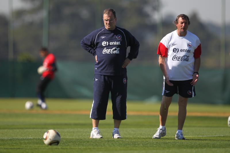 Marcelo Bielsa durante su época como DT de la Roja - Créditos: AGENCIA UNO