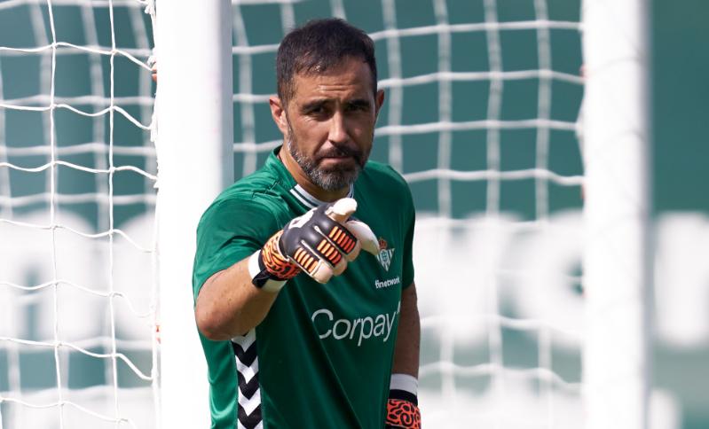 Claudio Bravo termina contrato con Real Betis en junio de 2024. Crédito: @realbetisbalompie