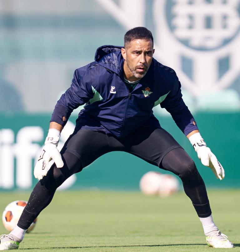 Real Betis de Manuel Pellegrini y Claudio Bravo busca portero. Crédito: @realbetisbalompie