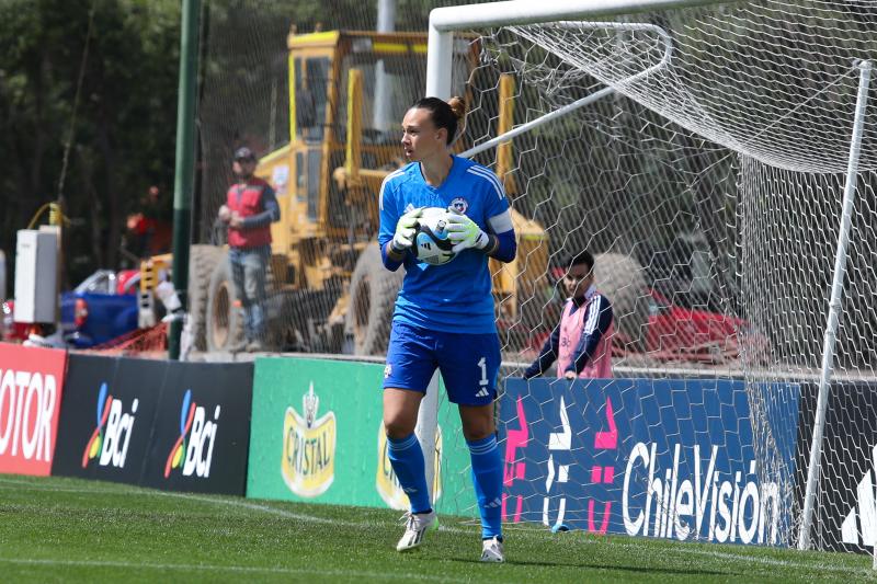 Christiane Endler alcanzó 100 partidos con La Roja femenina. Crédito: @LaRoja.