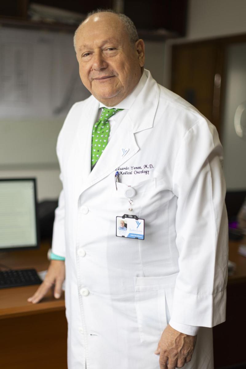 oncólogo Eduardo Yáñez, director del Centro de Investigación del Cáncer James Lind.